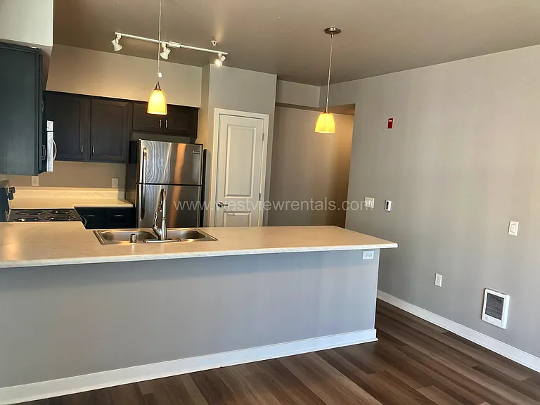 203 E Laurel St — Photo 57