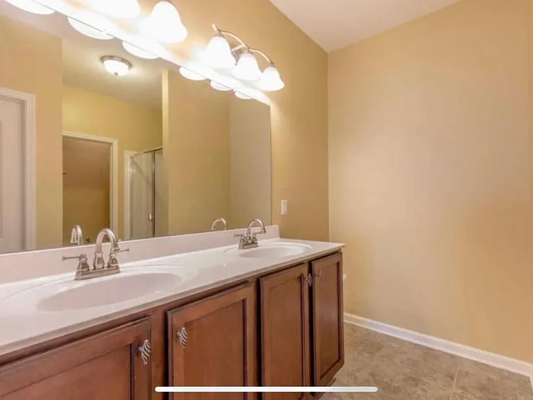 1425 Carylake Cir — Photo 20