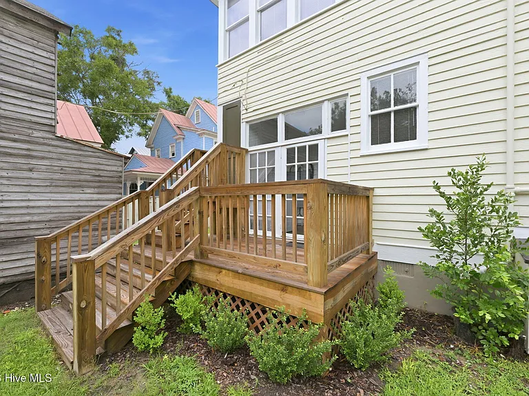 511 Middle St #C — Photo 17