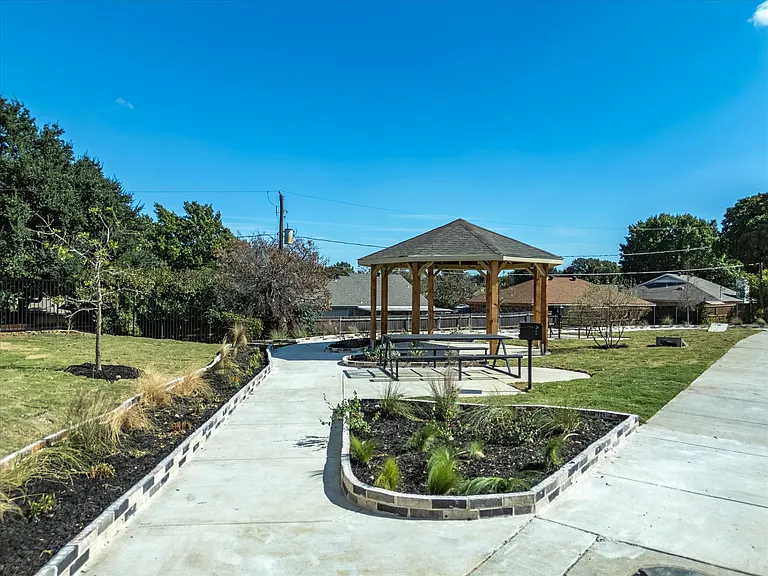 6233 Roby Dr — Photo 38