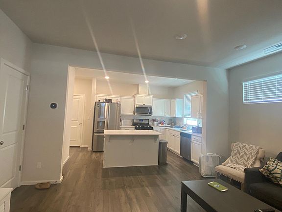 5th image of 896 N 18th Ave