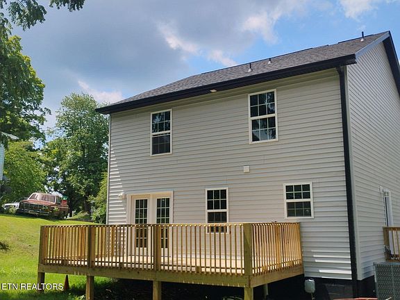 2nd image of 105 Pelham Rd