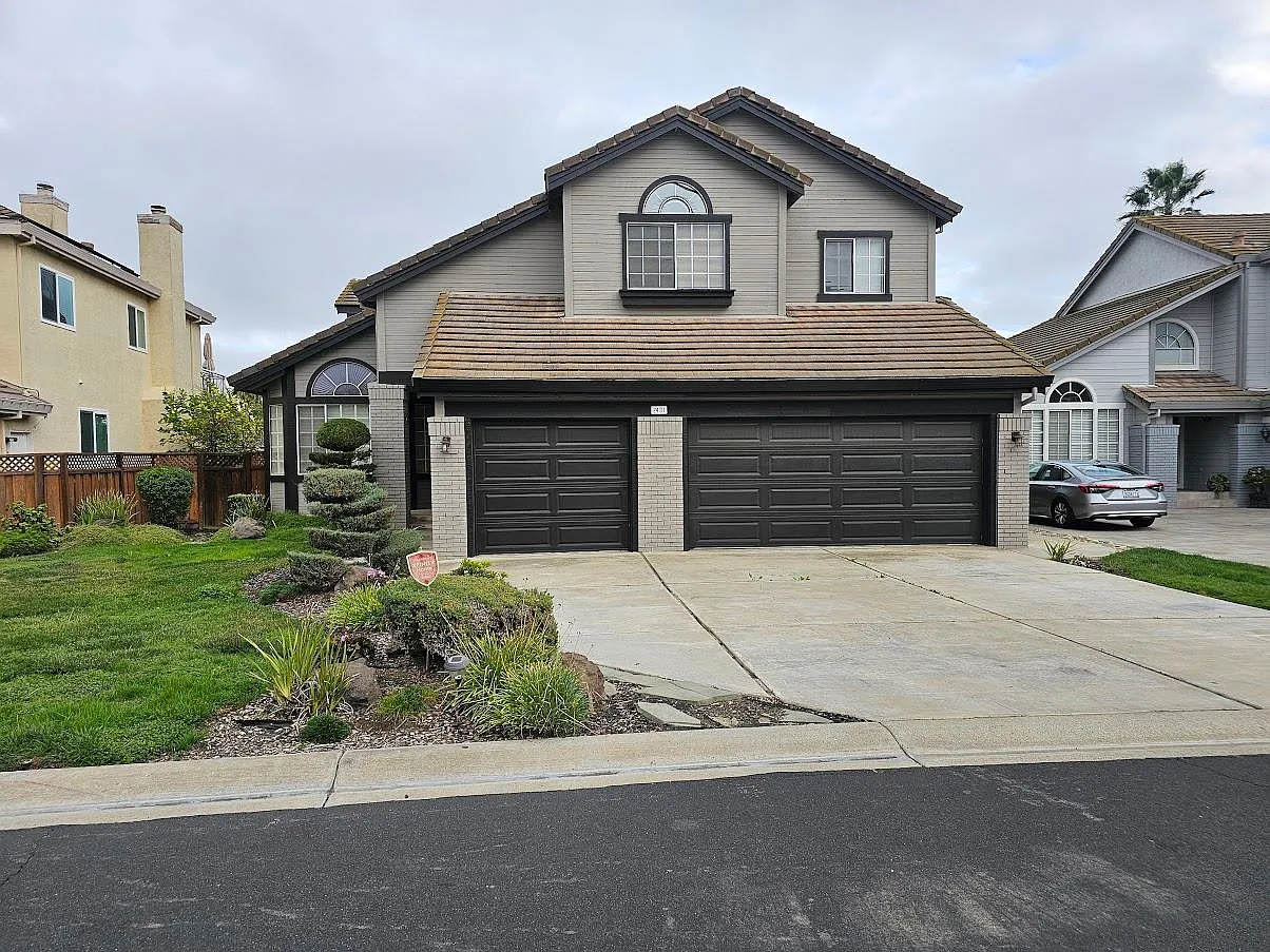2431 Pinehurst Ct photo 1