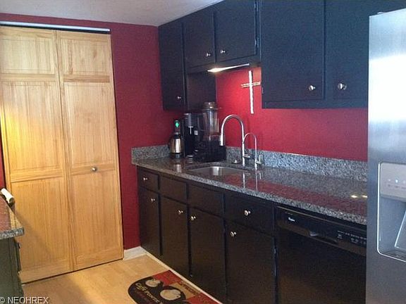 3rd image of 6880 Carriage Hill Dr Unit B-16