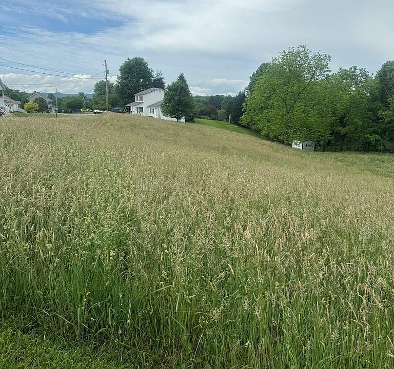 2nd image of 104 Apple Ridge Dr