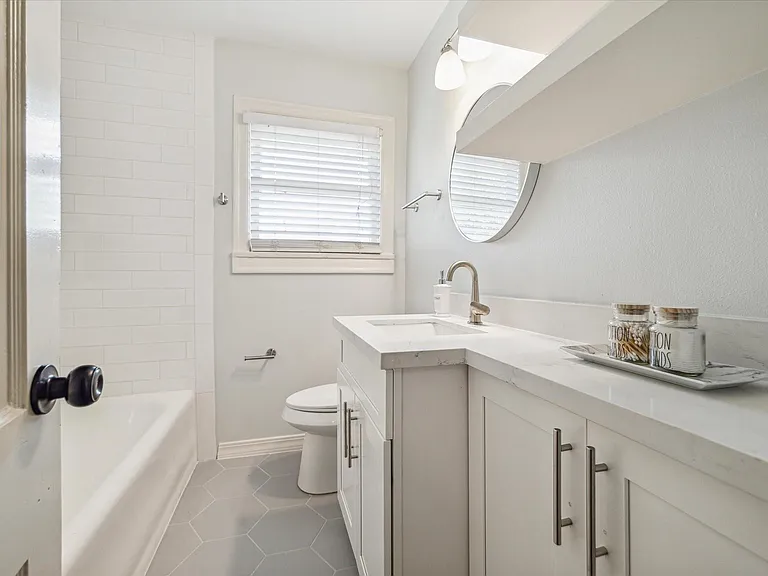 1745 Lexington St — Photo 13