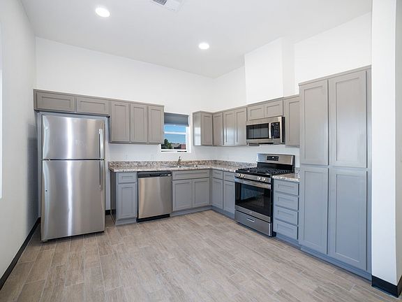 5th image of 195 N 17th Ave #201