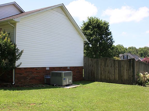 3rd image of 4401 Southwood Ln