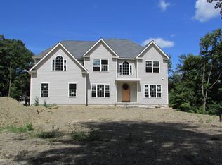 40 Alfreda Dr, Wappingers Falls, NY 12590