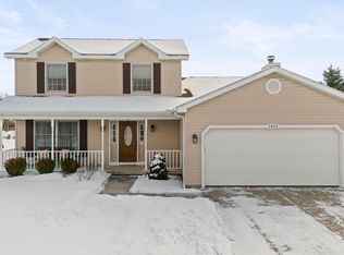1402 Wedgewood Dr, Saline, MI 48176