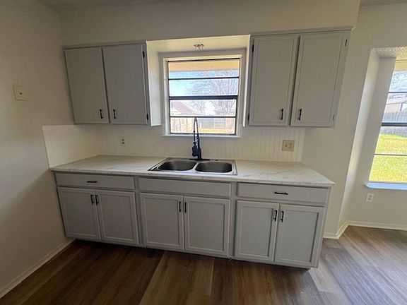 3rd image of 1625 Covey Ln