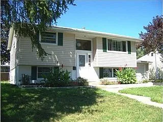 890 Maurine Dr photo 1