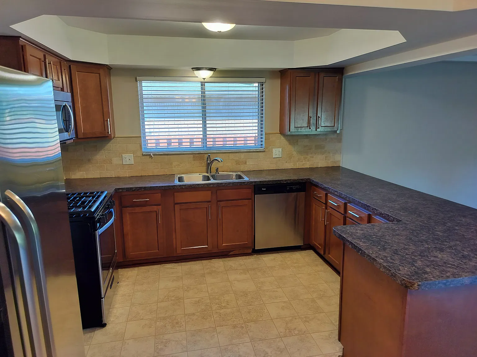 3 bed, 1571 sqft, $2,400 — Photo 4