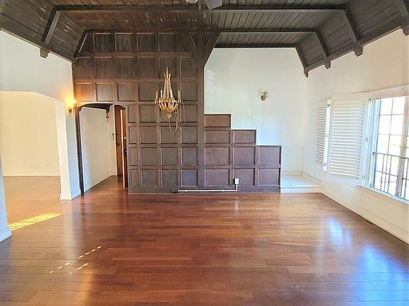 2nd image of 845 S Mansfield Ave #9708685