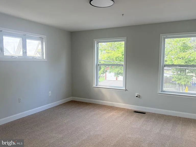 8 Mechanic St — Photo 17