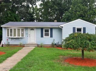 79 Zinnia Dr, Cranston, RI 02920