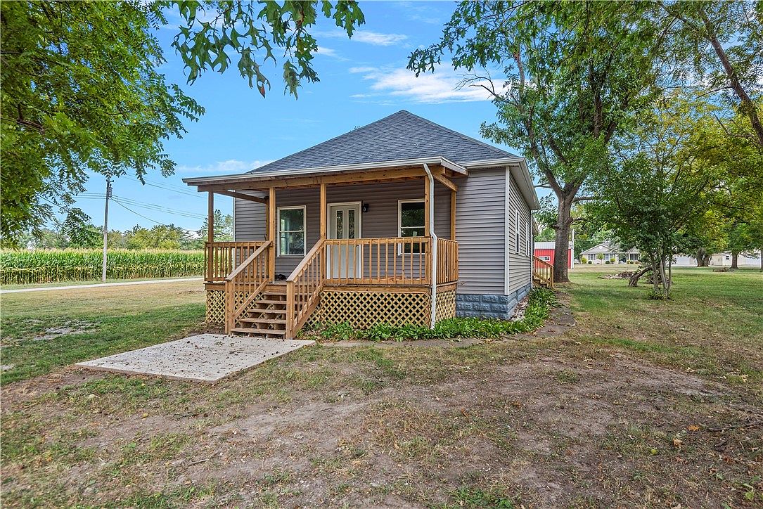 405 Griffin St, Nokomis, IL 62075 | Zillow
