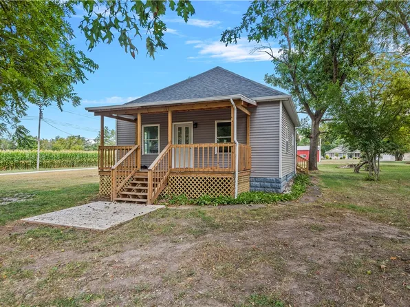 405 Griffin St, Nokomis, IL 62075
