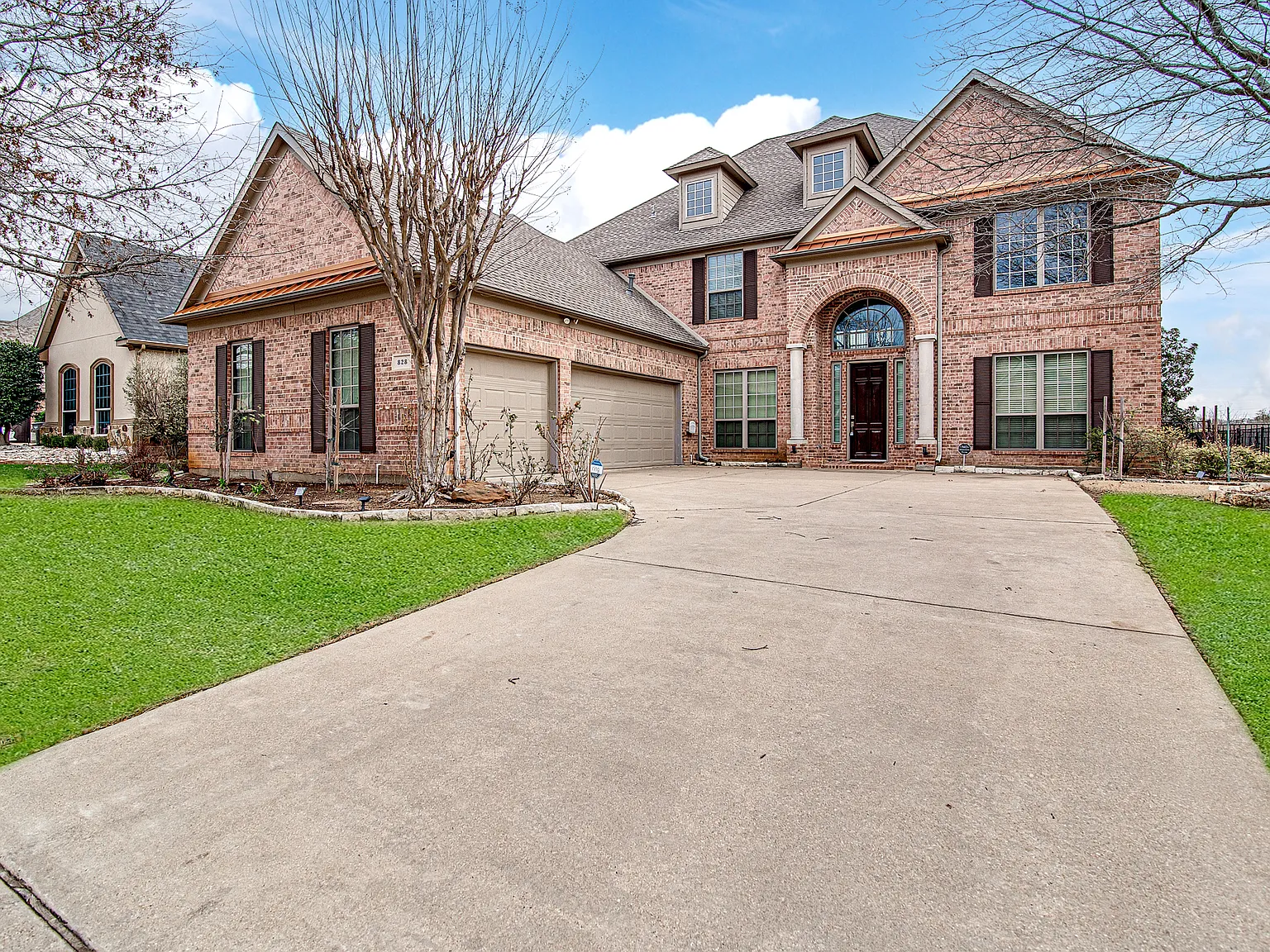 4 bed, 3.5 bath, 4287 sqft, $4,000 — Photo 2