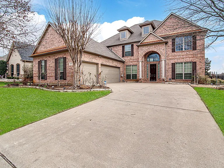 828 Thomas Crossing Dr — Photo 2