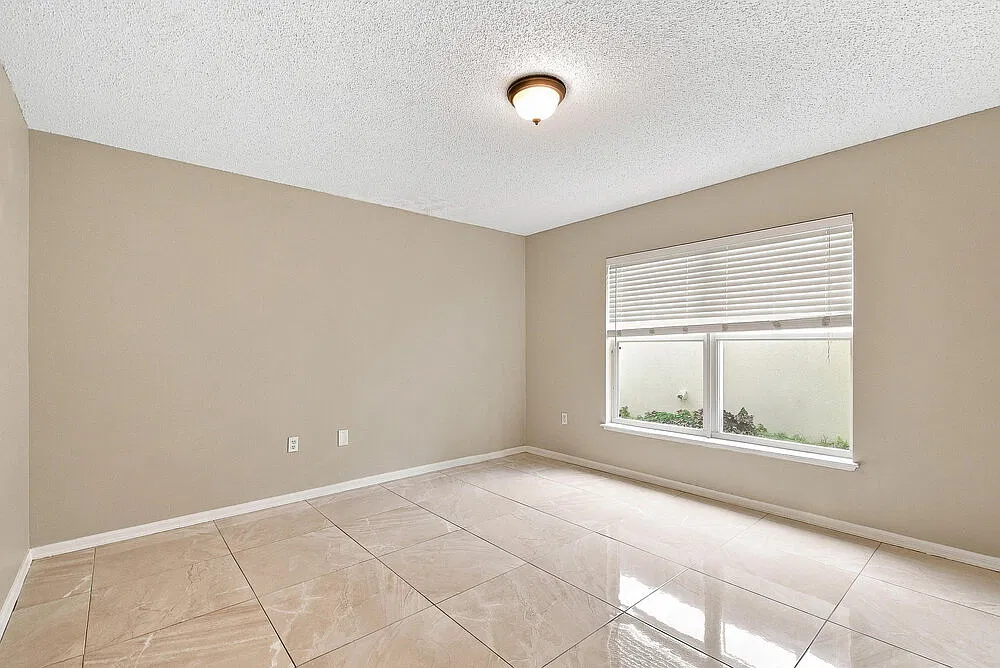 4 bed, 2.5 bath, 2222 sqft, $2,870 — Photo 4