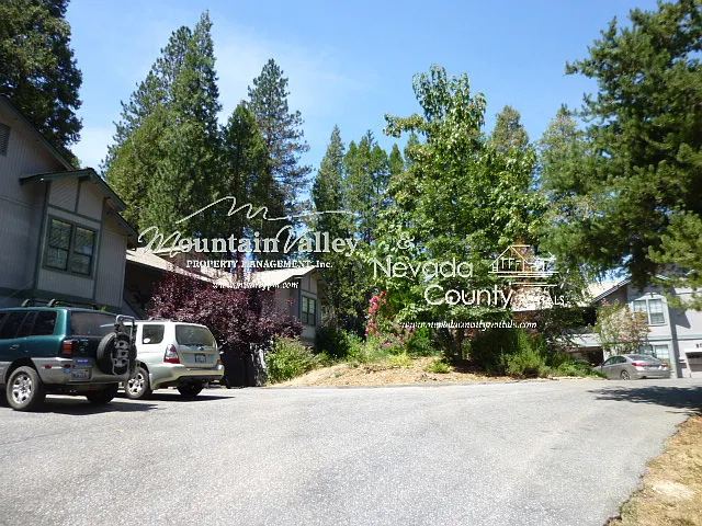 Building Photo - 204 King Hiram Ln #204