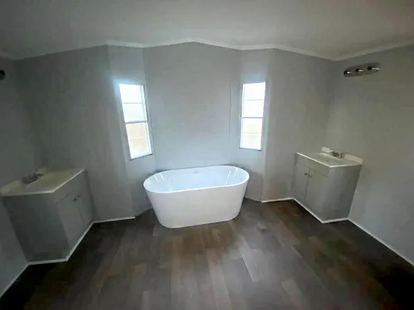 5486 Advance Dr, Hope Mills, NC 28348