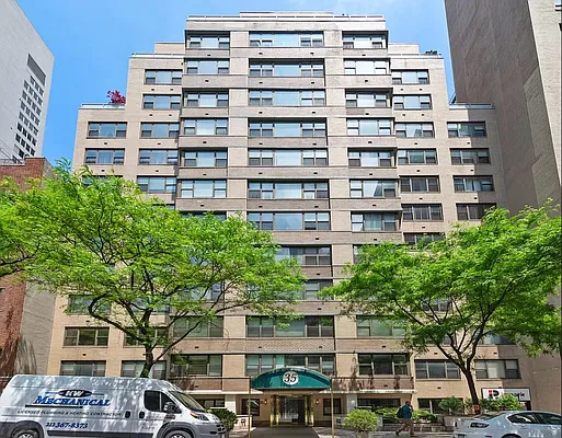 Rented by Douglas Elliman | media 16