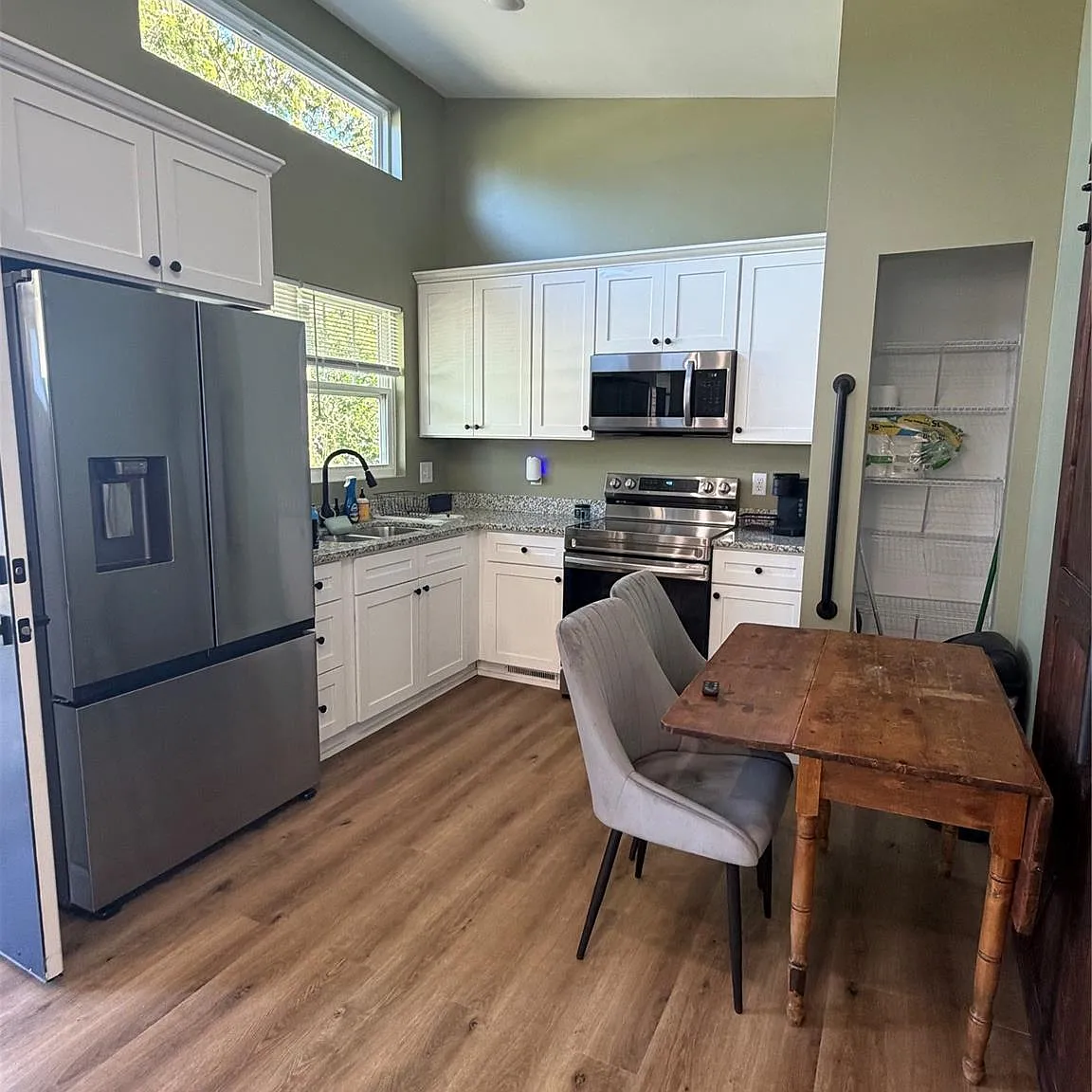1 bed, 1.0 bath, 480 sqft, $875 — Photo 2