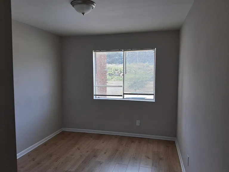 Fairburn Gordon Apartments — Photo 11