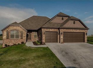 741 Tamarron Dr, Centerton, AR 72719