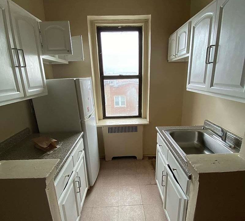 2nd image of 1755 Clay Ave APT 4B
