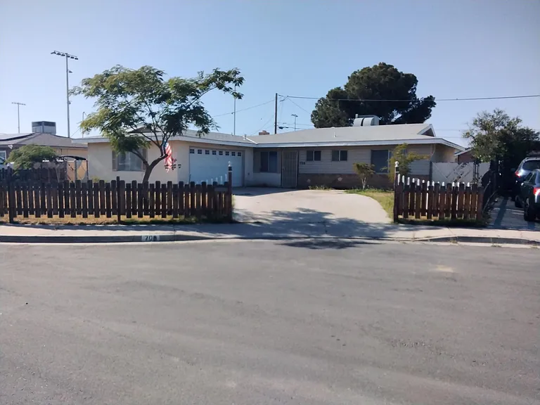 708 Pinewood Ct — Photo 8