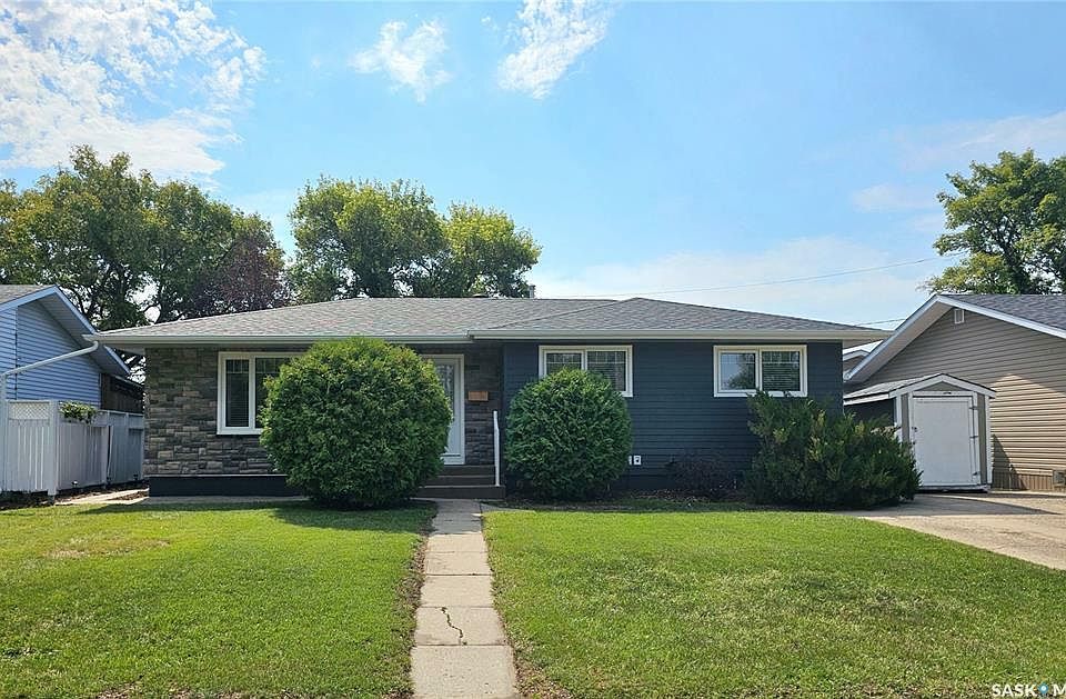1st image of 445 Laurier Dr