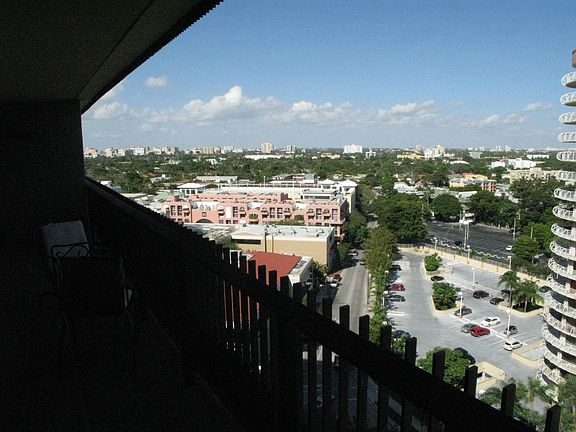 3rd image of 2901 S Bayshore Dr APT 15A
