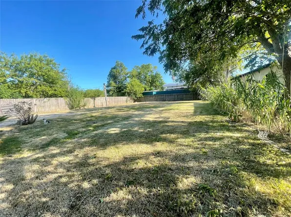 705 Avenue K, San Leon, TX 77539
