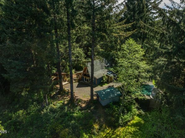 685 NE California St, Yachats, OR 97498