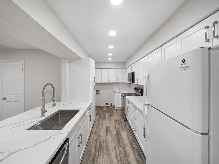 357 N Post Oak Ln #101 — Photo 6