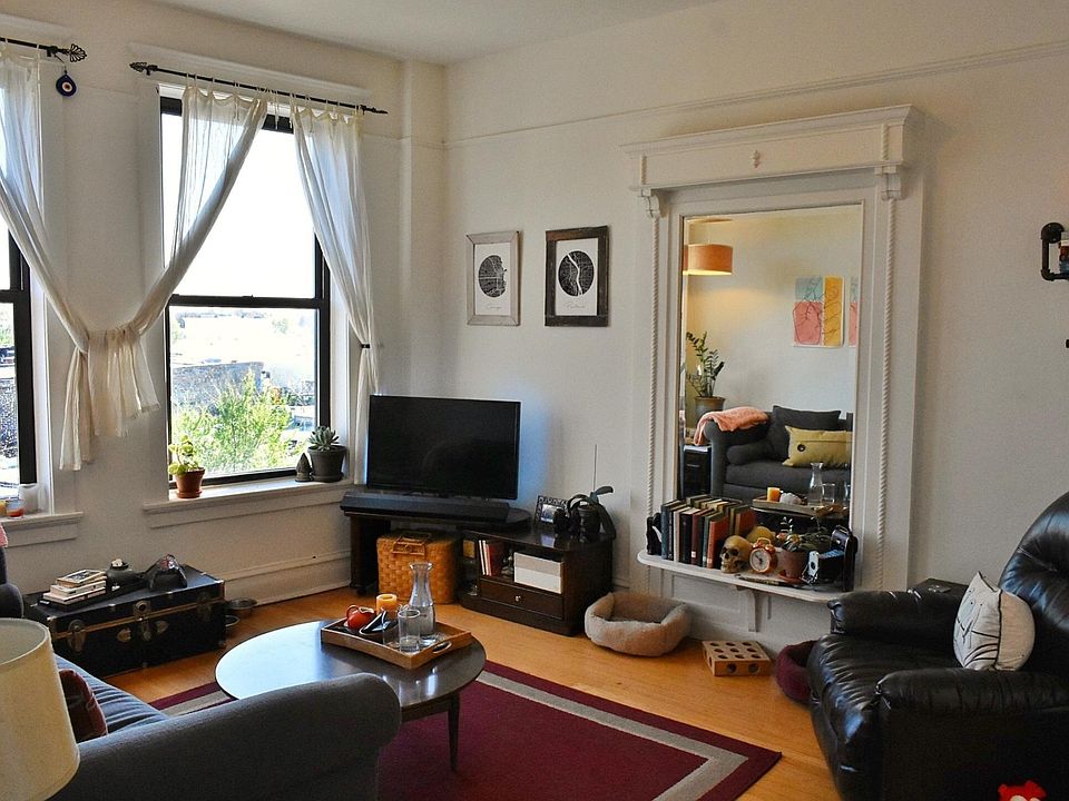 1st image of 1464 W Leland Ave #2
