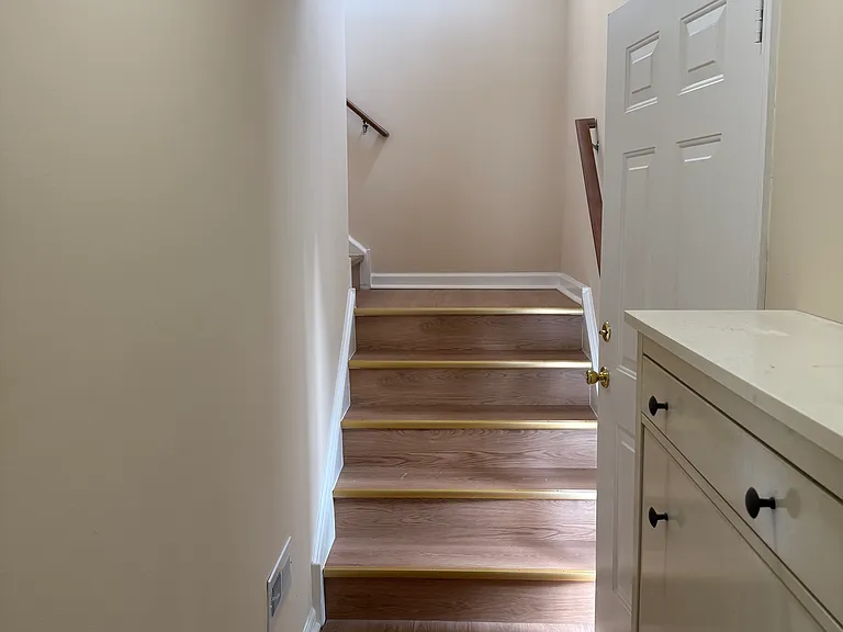 1249 Orleans Dr — Photo 6