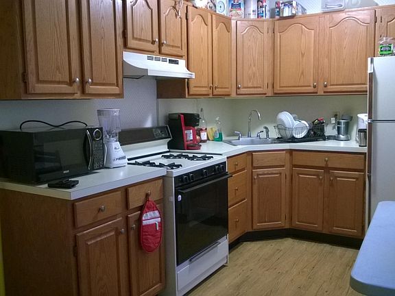 2nd image of 141 Connecticut Ave