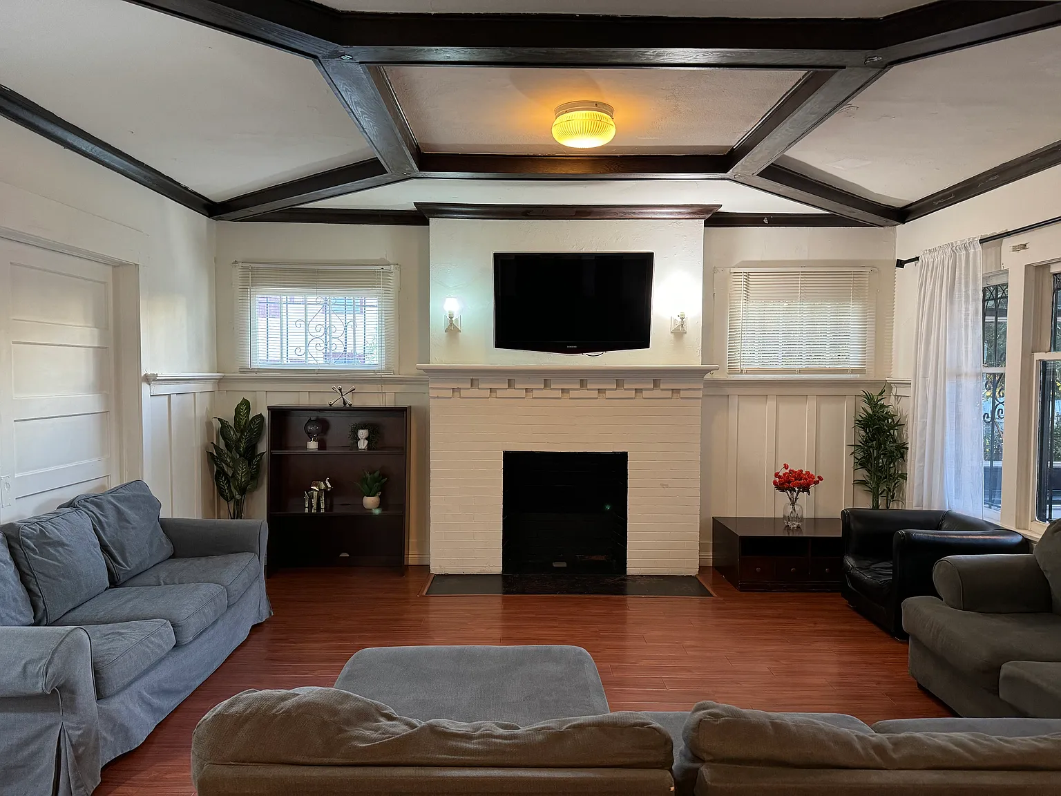 8 bed, 2520 sqft, $12,845 — Photo 2