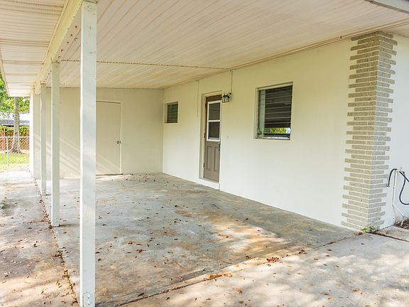 5th image of 809 SE 10th Street