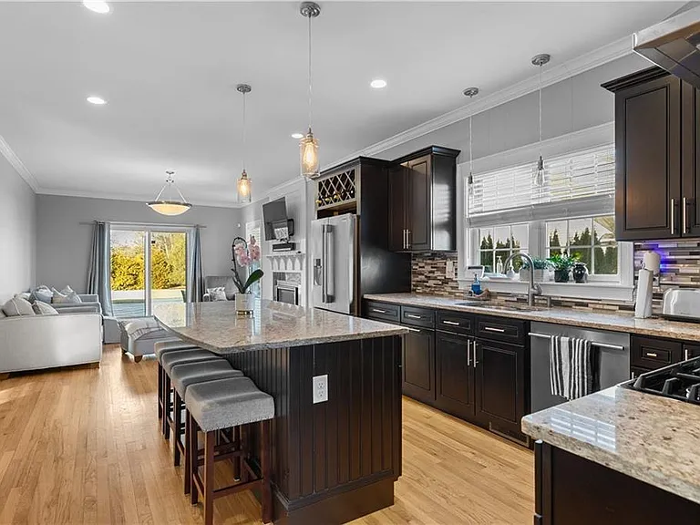 24 Randolph Way — Photo 14