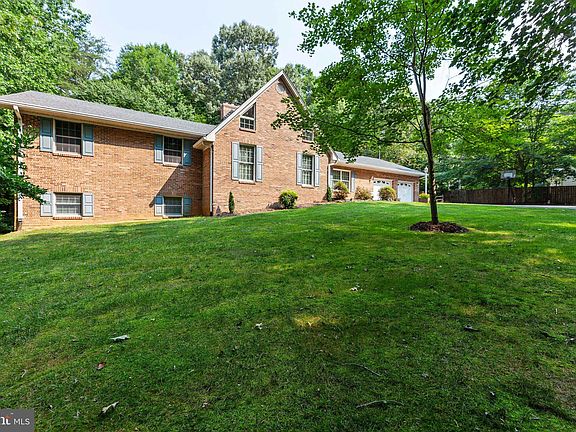 3rd image of 11310 Dobbins Ln
