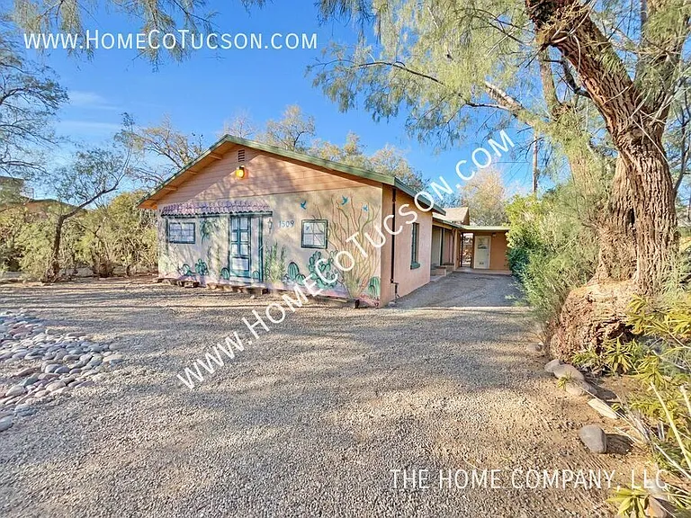 1509 E Blacklidge Dr #1 — Photo 2