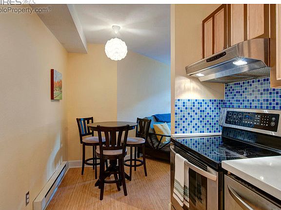 Eat-In Kitchen