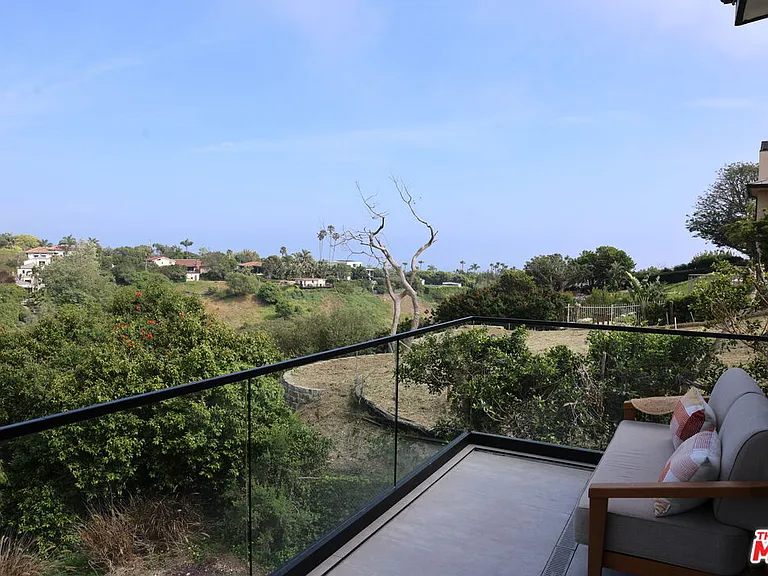 6656 Dume Dr #B — Photo 8