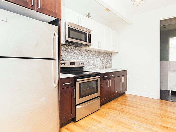 2nd image of 319 Melrose St #2D
