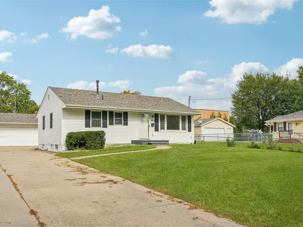 2105 Prospect Ave, West Des Moines, IA 50265